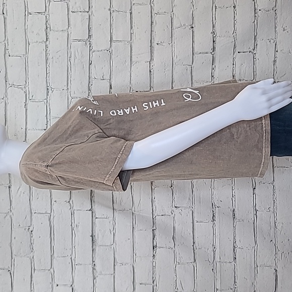 Licensed Band Merch Chris Stapleton Hard Livin' Relaxed Graphic Tee in Tan - Picture 3 of 17